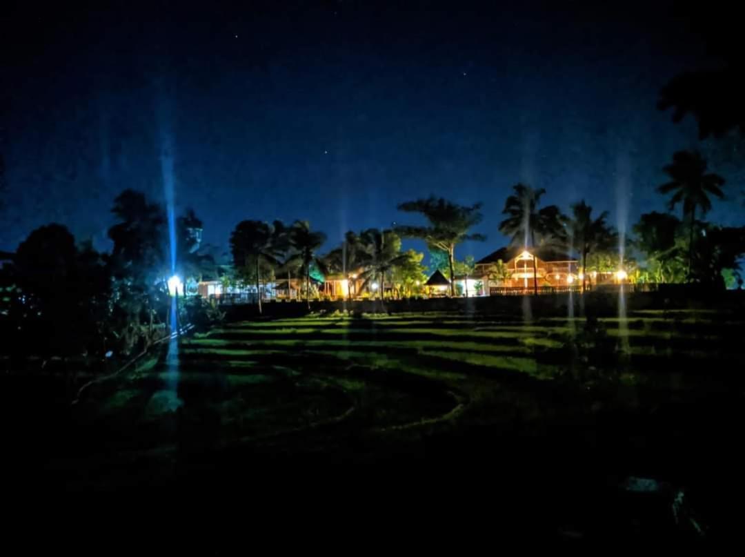 Peraja Bungalows Loyok Sangyang Esterno foto