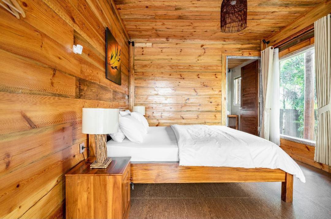 Peraja Bungalows Loyok Sangyang Esterno foto