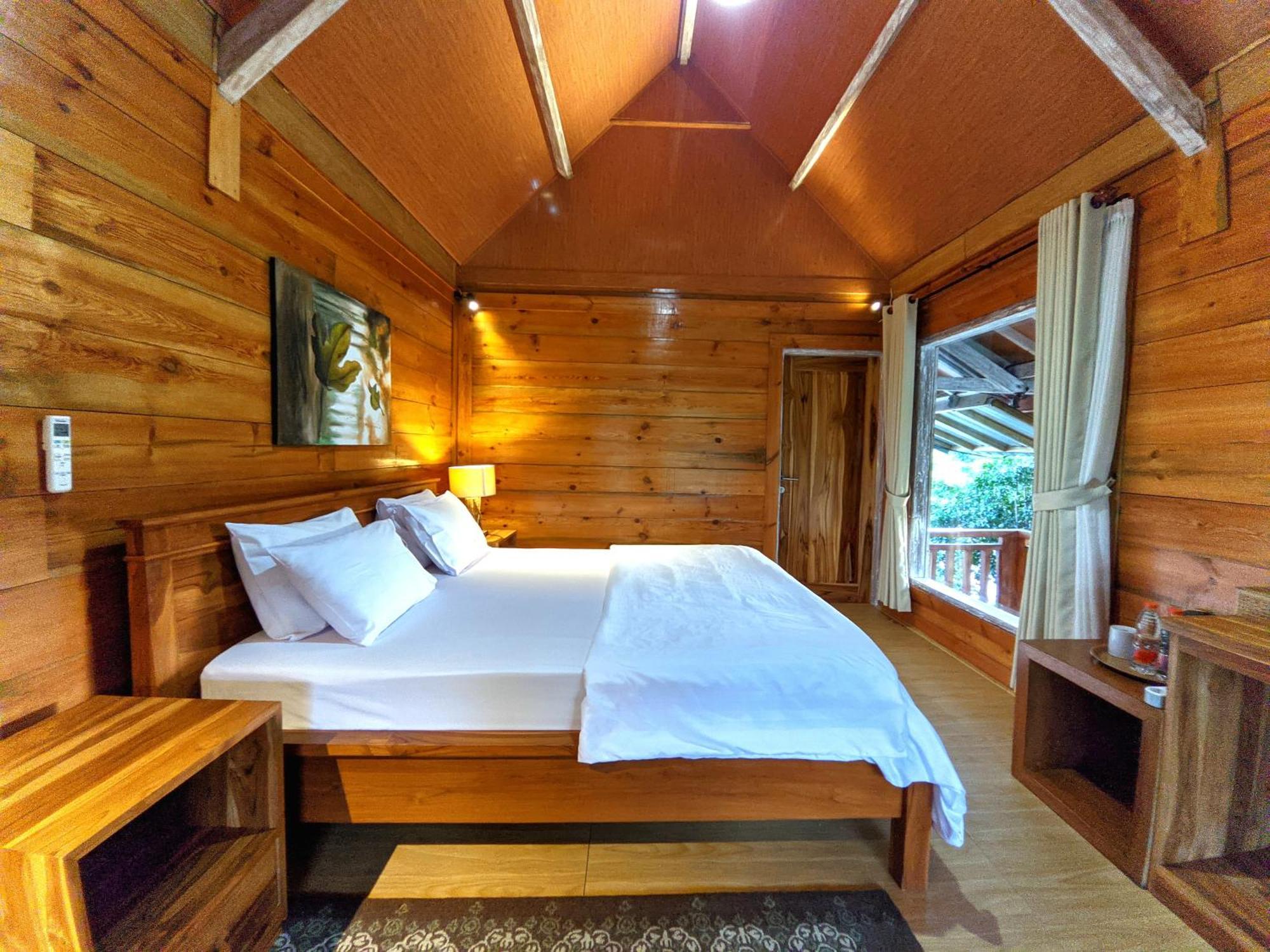 Peraja Bungalows Loyok Sangyang Camera foto