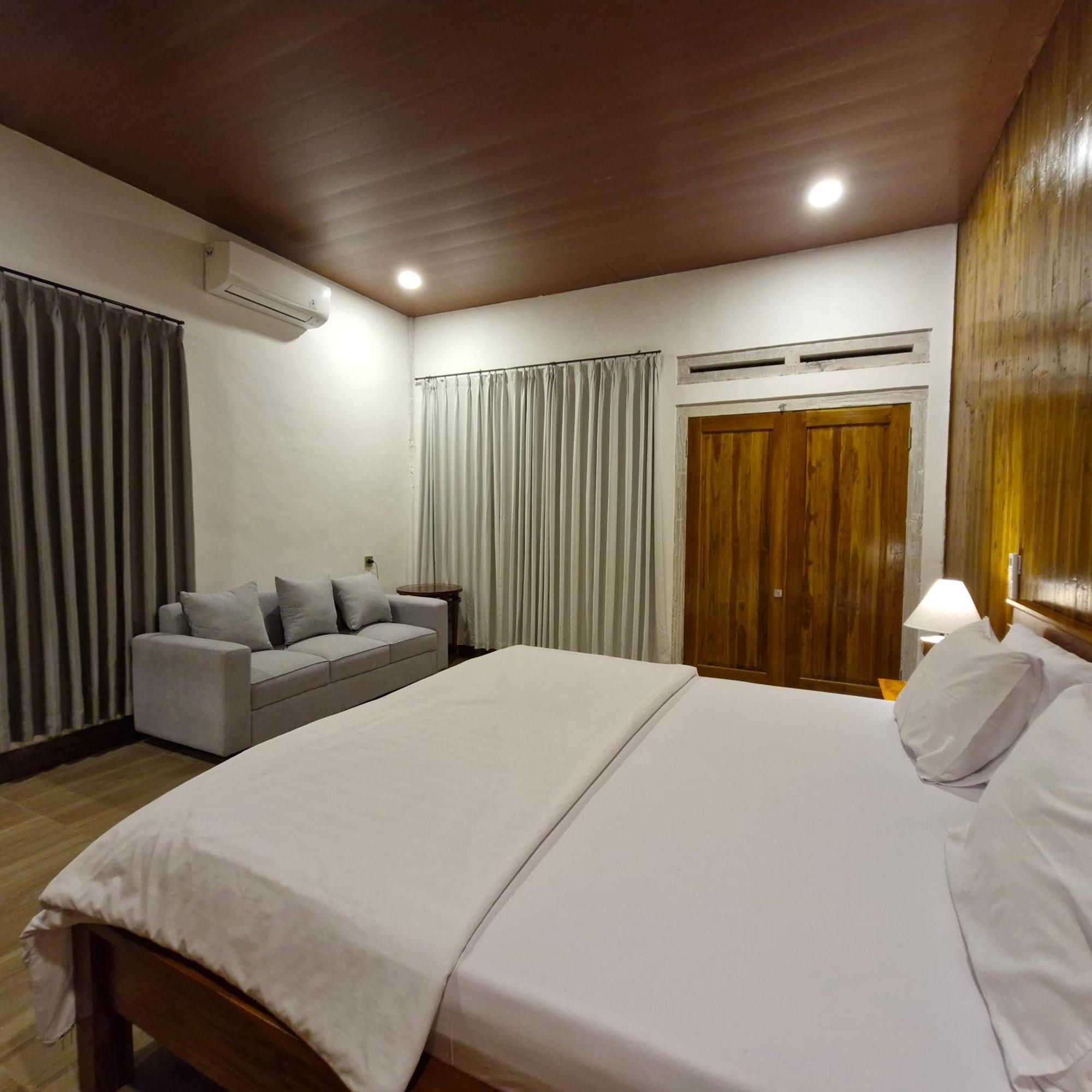 Peraja Bungalows Loyok Sangyang Esterno foto